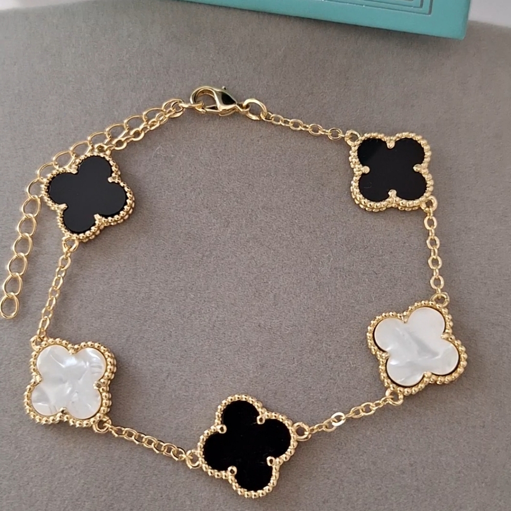Black Onyx and mother of pearl four leafs Clovers bracelet
